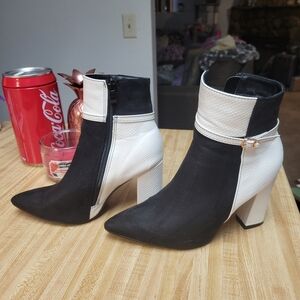 Womens Black & White Two-Tone Pointed Ankle Booties